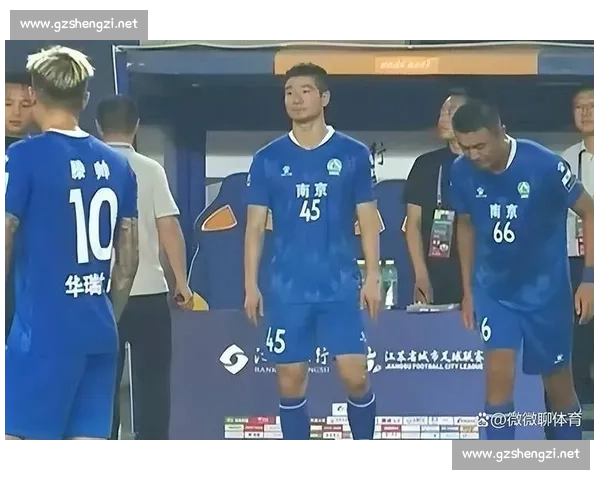 进球献战友!郑文煊举球衣暖苏超关键战